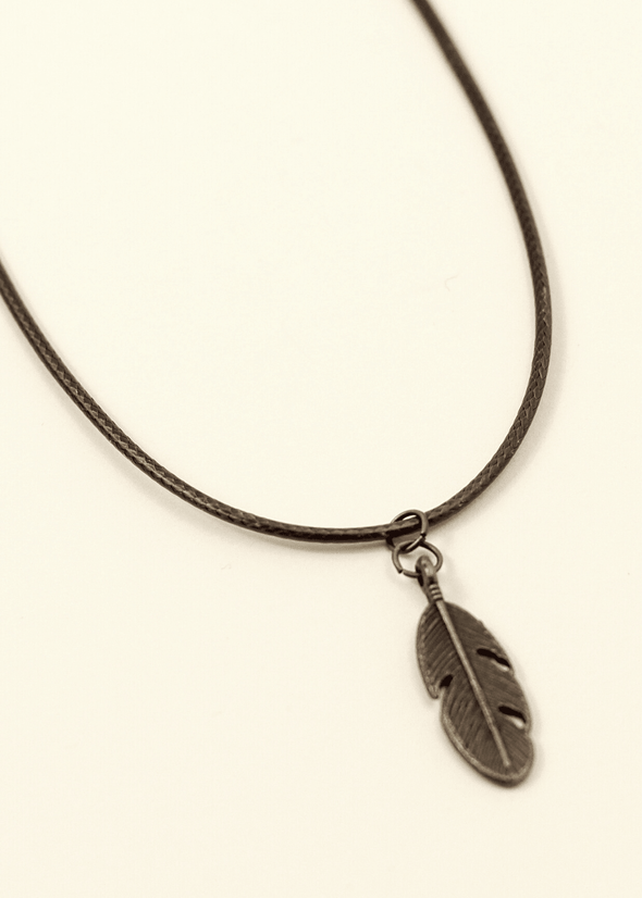 junkbox antique gold feather cord necklace